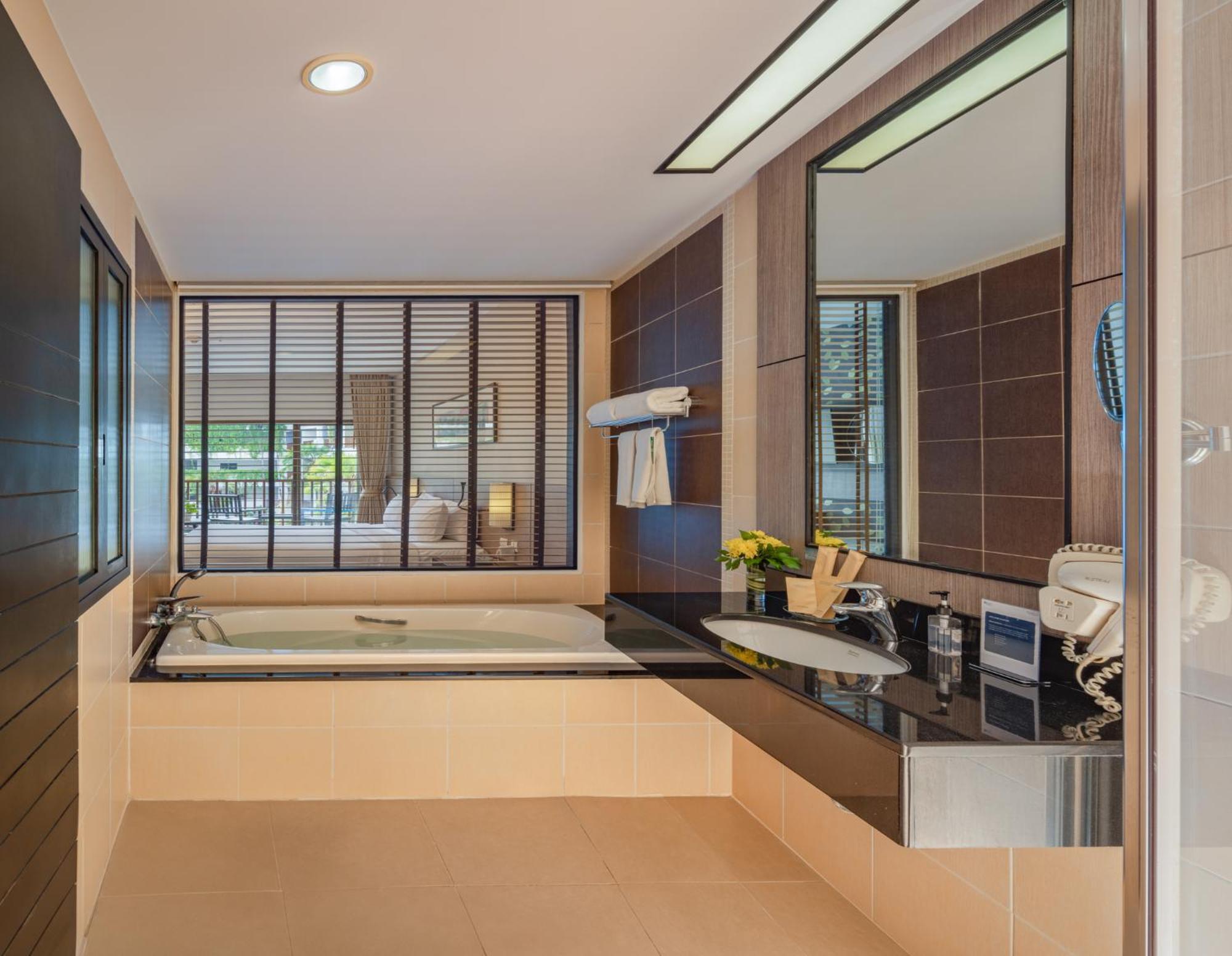 Deevana Plaza Phuket - Sha Extra Plus Patong Esterno foto